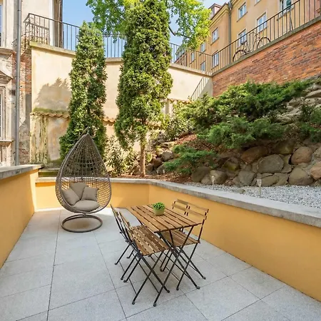 Old Town Secret Garden By Renters *